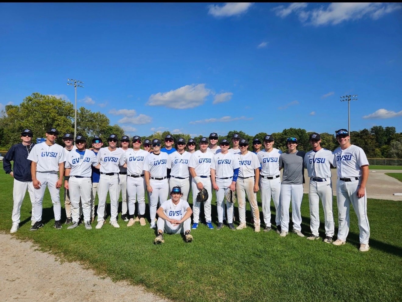 Team picture after first series of the season